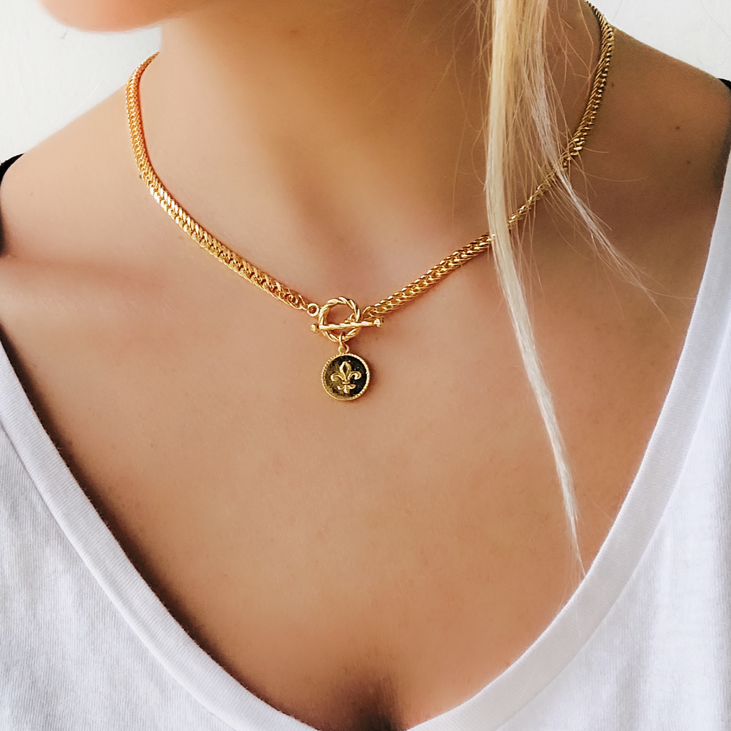 Gold 2025 toggle necklace